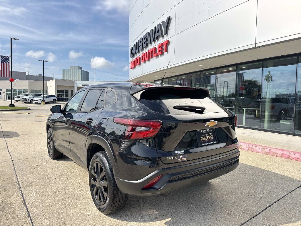 Used 2024 Chevrolet Trax LS FWD image 5