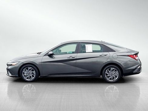 Used 2024 Hyundai Elantra SEL FWD image 7