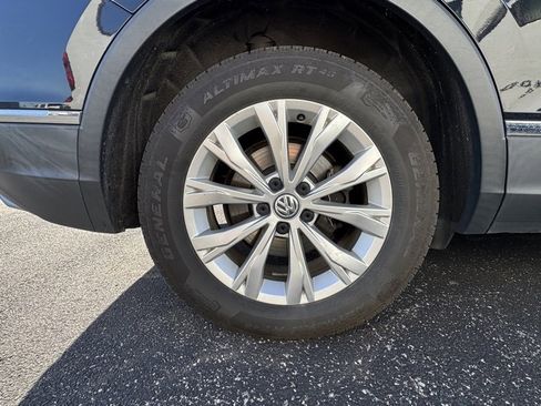 Used 2018 Volkswagen Tiguan SE image 36