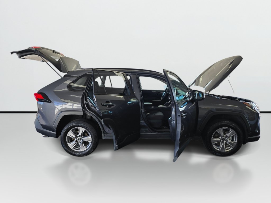 Used 2025 Toyota RAV4 XLE AWD/4WD image 9