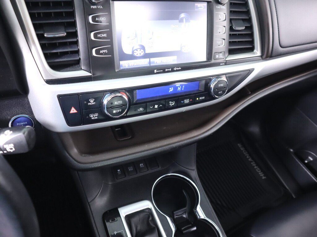 Used 2017 Toyota Highlander XLE AWD/4WD image 14