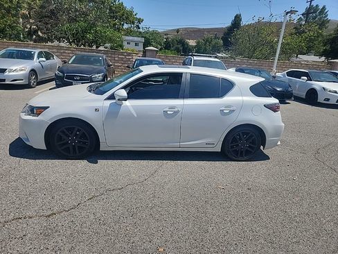Used 2017 Lexus CT 200h w/ Navigation System Package FWD image 2