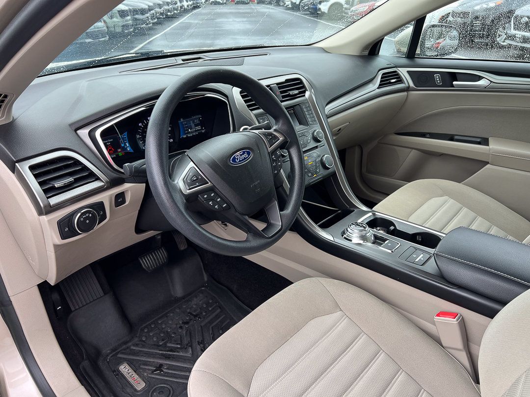 Used 2018 Ford Fusion SE FWD image 14