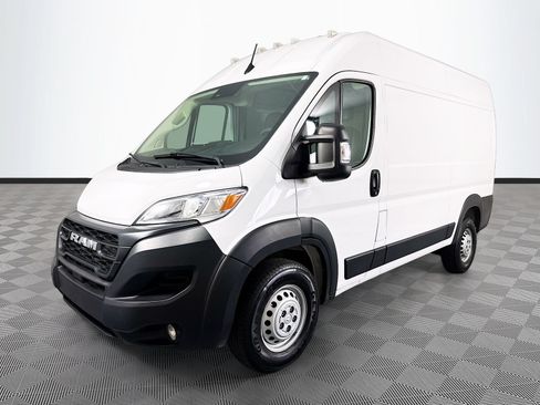 Used 2024 RAM ProMaster 2500 w/ Convenience Group FWD image 3