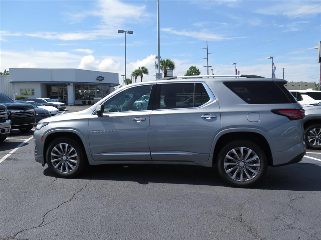 Used 2023 Chevrolet Traverse Premier FWD image 6