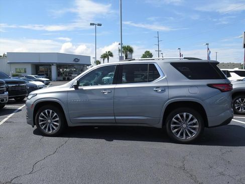 Used 2023 Chevrolet Traverse Premier FWD image 6