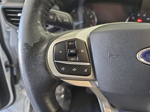 Used 2023 Ford Explorer XLT AWD/4WD image 18