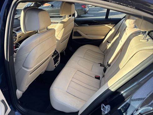 Used 2020 BMW 530e xDrive w/ Premium Package image 25