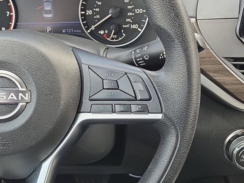 Used 2024 Nissan Altima 2.5 SV AWD/4WD image 21