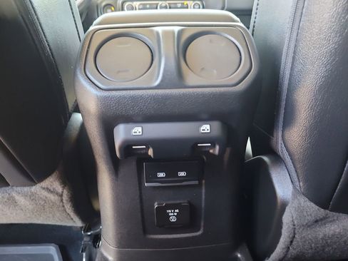 Used 2022 Jeep Wrangler Unlimited Sahara image 14