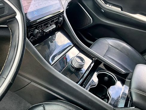 Used 2022 Jeep Grand Cherokee Limited RWD image 15