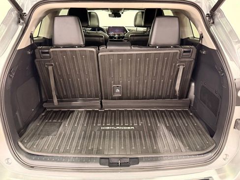 Used 2023 Toyota Highlander Platinum AWD/4WD image 13