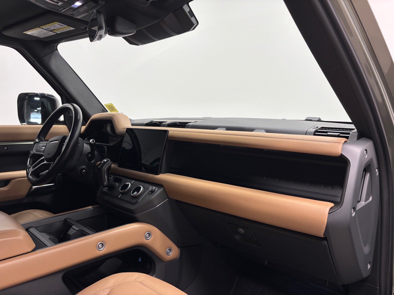 Used 2025 Land Rover Defender 110 S AWD/4WD image 28