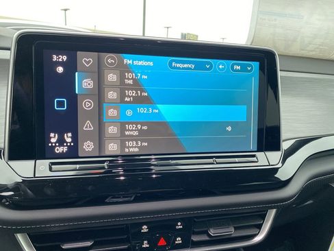 New 2025 Volkswagen Atlas Cross Sport SE image 18