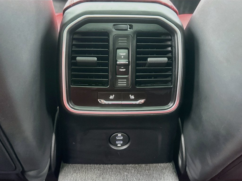 Used 2023 Porsche Macan AWD/4WD image 27