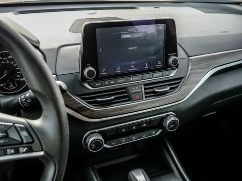 Used 2025 Nissan Altima 2.5 SV FWD image 28