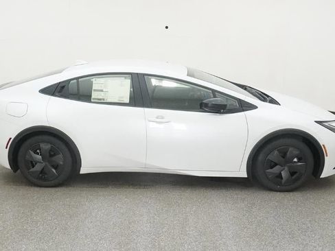 New 2025 Toyota Prius Plug-In Hybrid FWD image 11