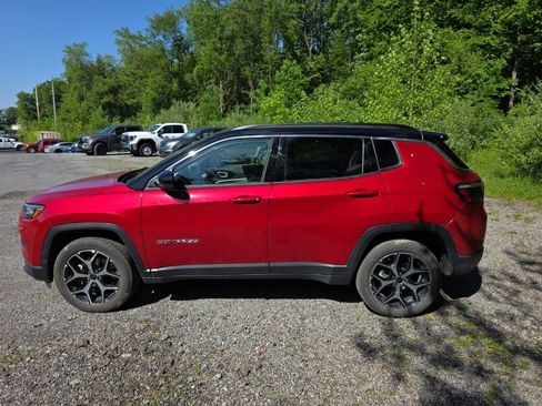 Used 2025 Jeep Compass Limited AWD/4WD image 7