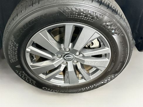 Used 2025 Nissan Pathfinder SV FWD image 11