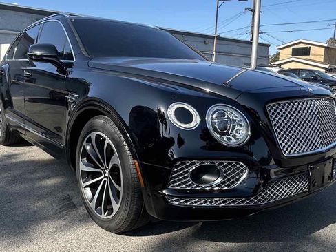 Used 2017 Bentley Bentayga AWD/4WD image 1