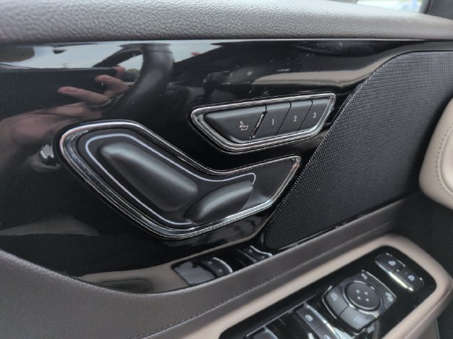 Used 2021 Lincoln Aviator AWD w/ Elements Package image 37