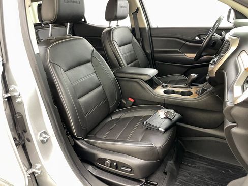 Certified 2019 GMC Acadia Denali w/ Technology Package image 40