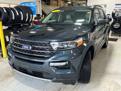 Used 2022 Ford Explorer XLT w/ Equipment Group 202A image 3