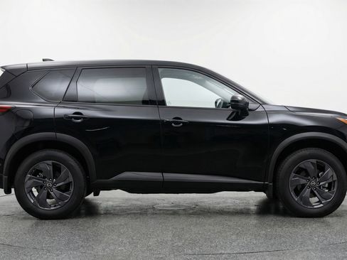 Used 2025 Nissan Rogue SV image 11