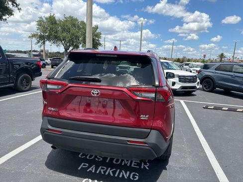 Used 2020 Toyota RAV4 XLE Premium AWD/4WD image 7