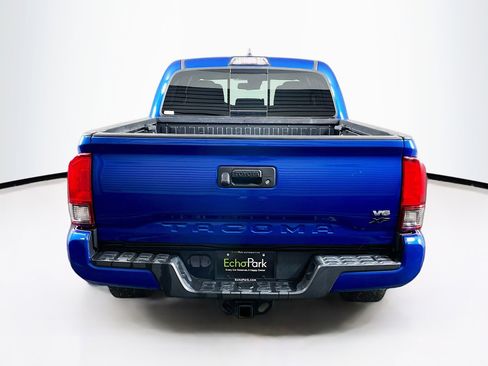 Used 2018 Toyota Tacoma TRD Sport image 7