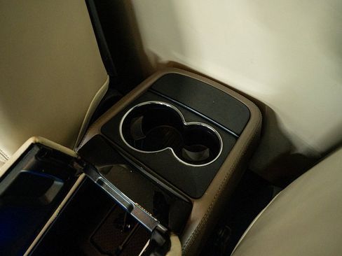 Used 2020 Mercedes-Benz Metris Passenger image 44