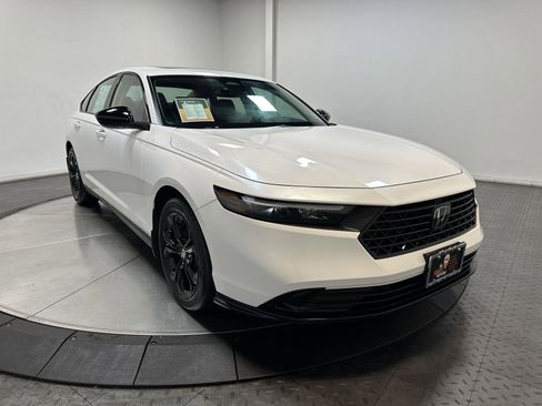 Certified 2025 Honda Accord SE image 2