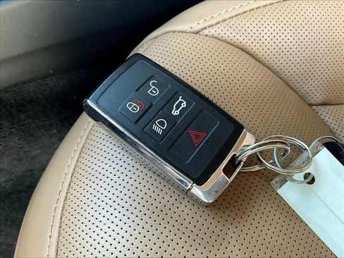 Used 2024 Land Rover Range Rover Sport SE AWD/4WD image 35