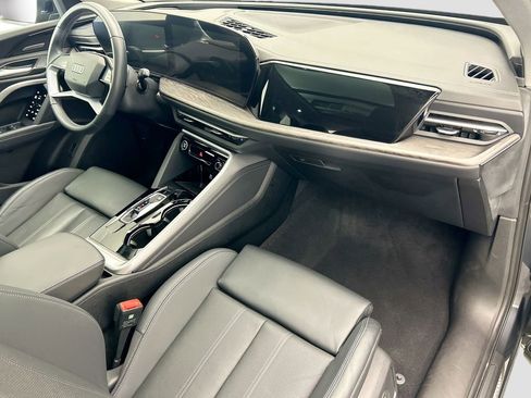 Certified 2025 Audi Q5 2.0T Premium Plus w/ Premium Plus image 16