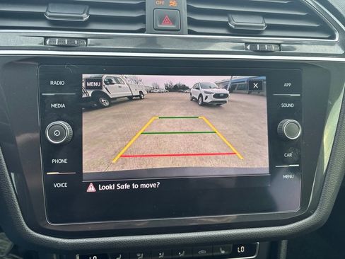 Used 2020 Volkswagen Tiguan SE image 21