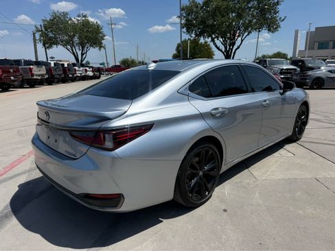 Used 2022 Lexus ES 300h F Sport w/ Accessory Package 2 FWD image 4