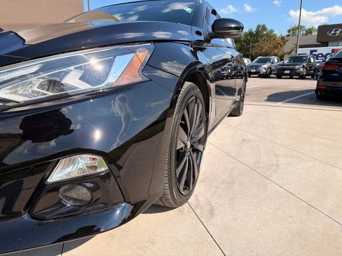 Used 2022 Nissan Altima 2.5 SR w/ Midnight Edition Package FWD image 14