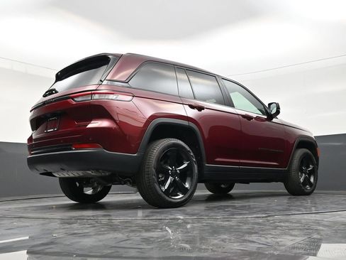 Used 2025 Jeep Grand Cherokee Limited w/ Black Appearance Package RWD image 25