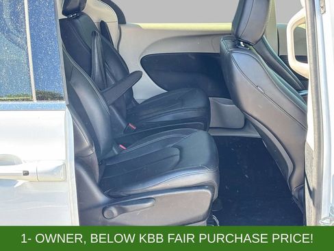 Used 2024 Chrysler Pacifica Limited FWD image 18