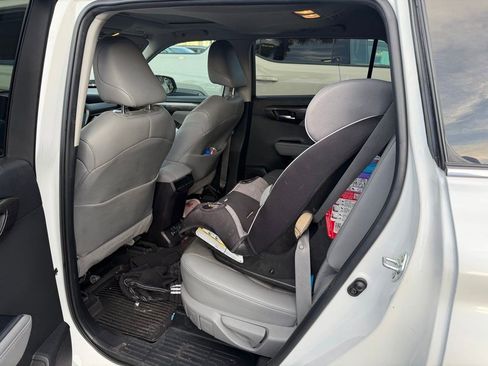 Used 2024 Toyota Highlander Limited AWD/4WD image 6