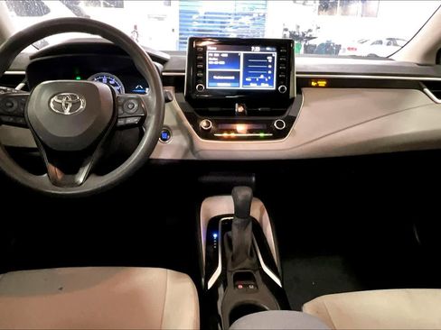 Used 2020 Toyota Corolla LE image 12