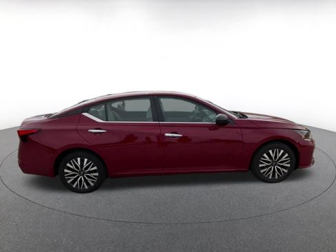 Used 2025 Nissan Altima 2.5 SV FWD image 16