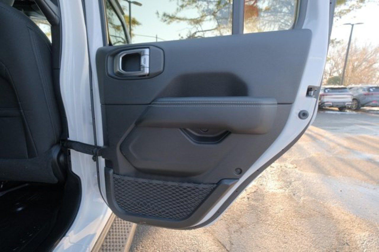 Used 2020 Jeep Wrangler Unlimited Sahara AWD/4WD image 16