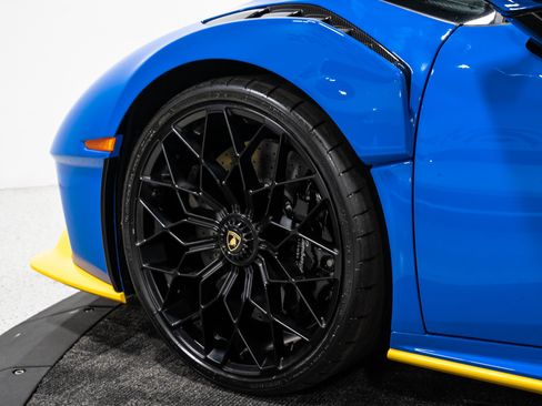 Used 2022 Lamborghini Huracan STO RWD image 30