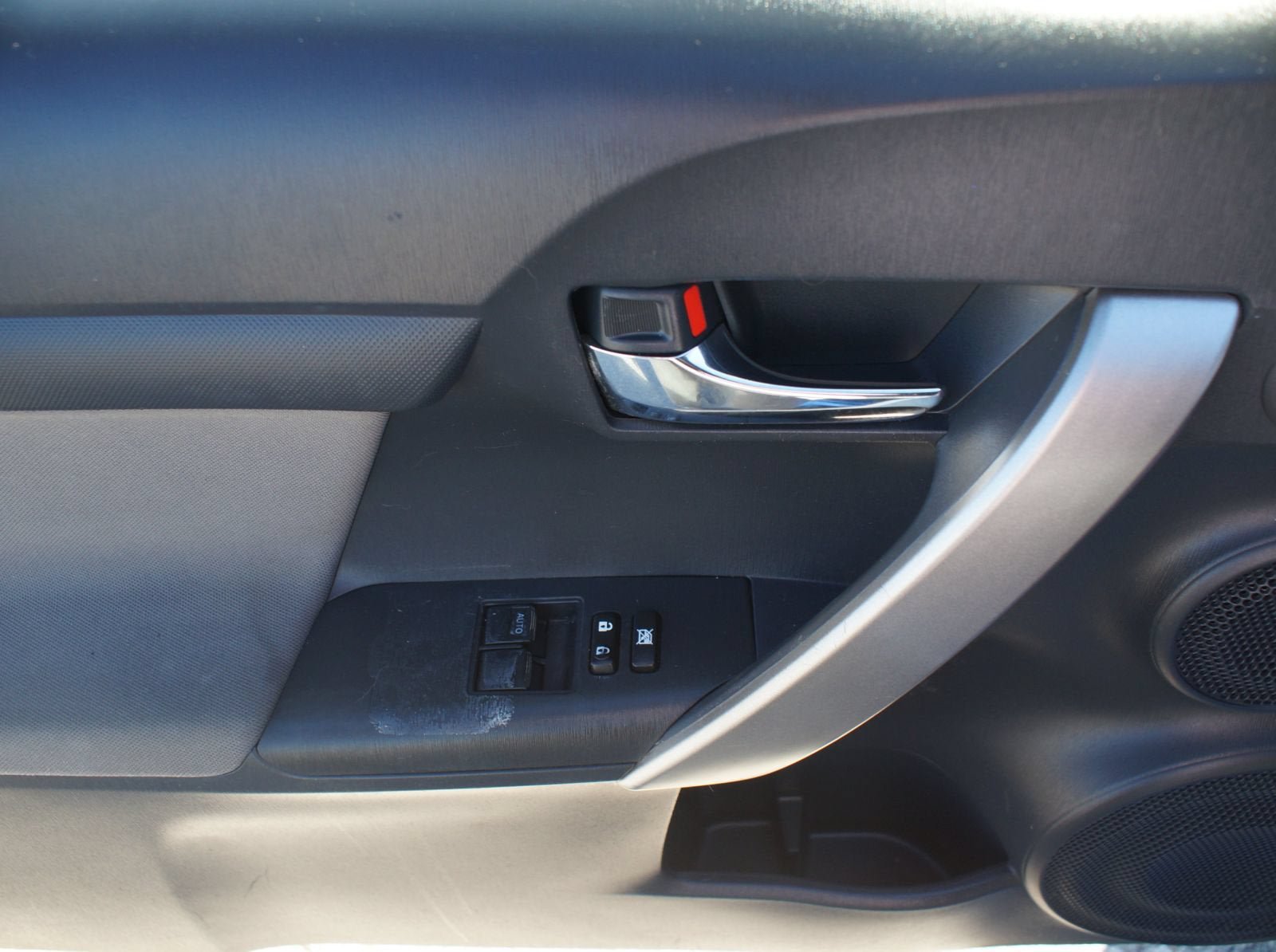 Used 2016 Scion tC FWD image 18