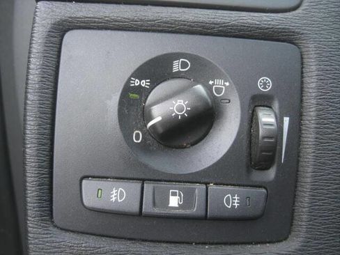 Used 2011 Volvo C70 T5 image 29