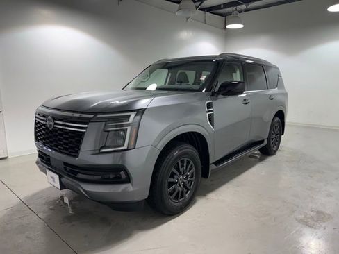 Used 2025 Nissan Armada SV image 3