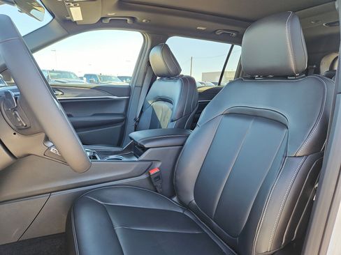 New 2025 Jeep Grand Cherokee L Limited image 12