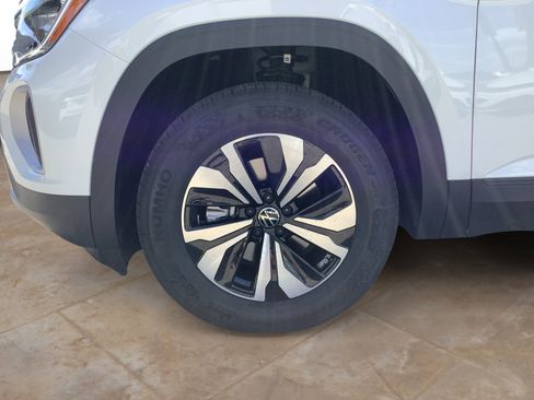 New 2026 Volkswagen Atlas SE image 10