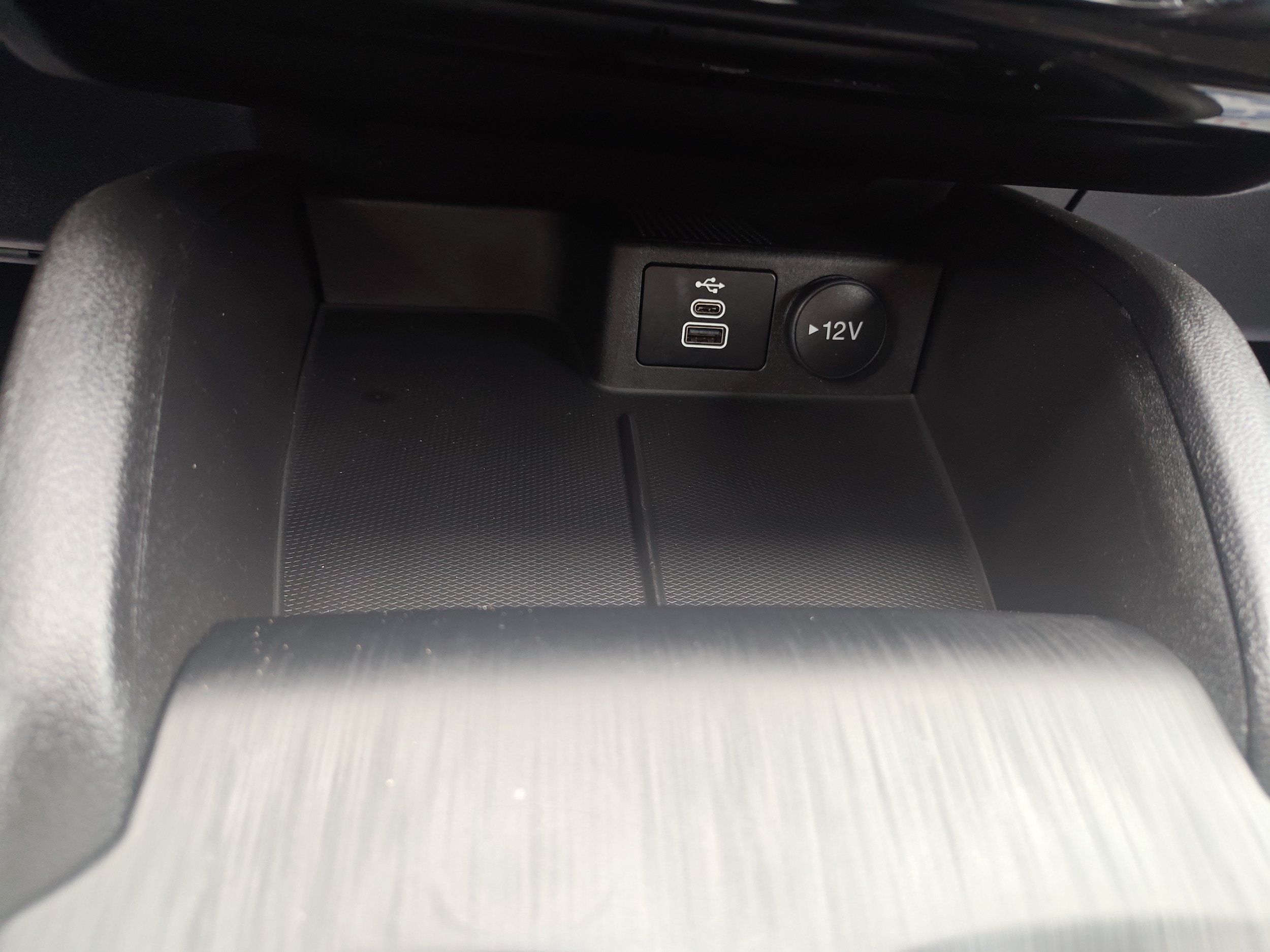Used 2025 Ford Escape ST-Line w/ Tech Pack #1 AWD/4WD image 12